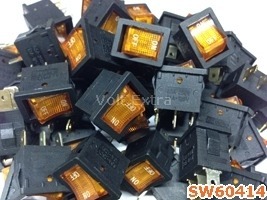สวิทช์มีไฟ 220 V 3ขา เหลี่ยมเล็ก สีส้ม