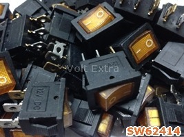 สวิทช์มีไฟ 12 V 3ขา เหลี่ยมเล็ก สีส้ม
